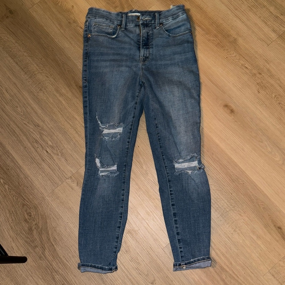 Size 8/29 Good American distressed skinny jeans
